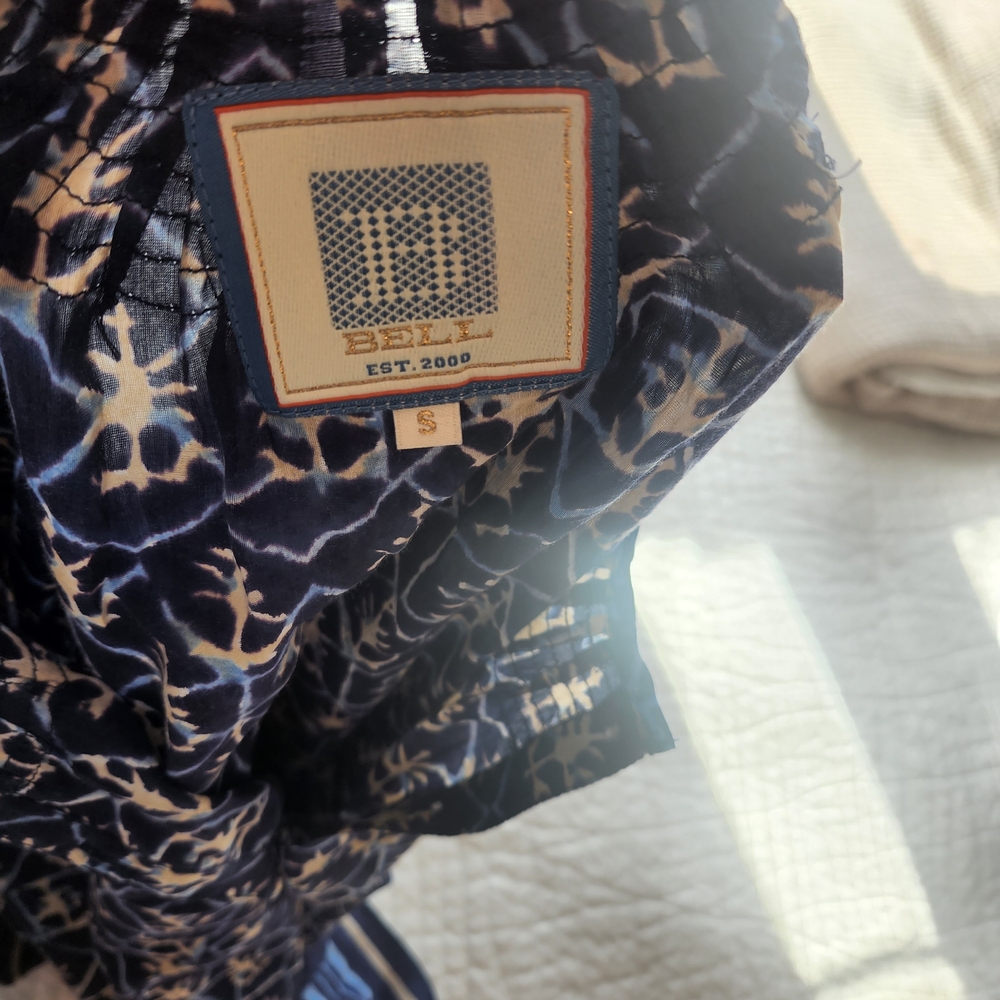 Chic Blue Patterned Blouse - Picture 6 of 9